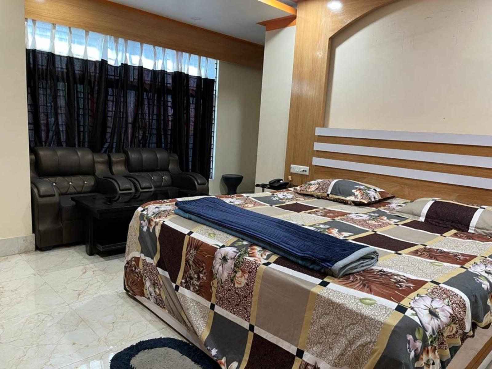 Anurag Palace Best Hotel In アガルタラ エクステリア 写真