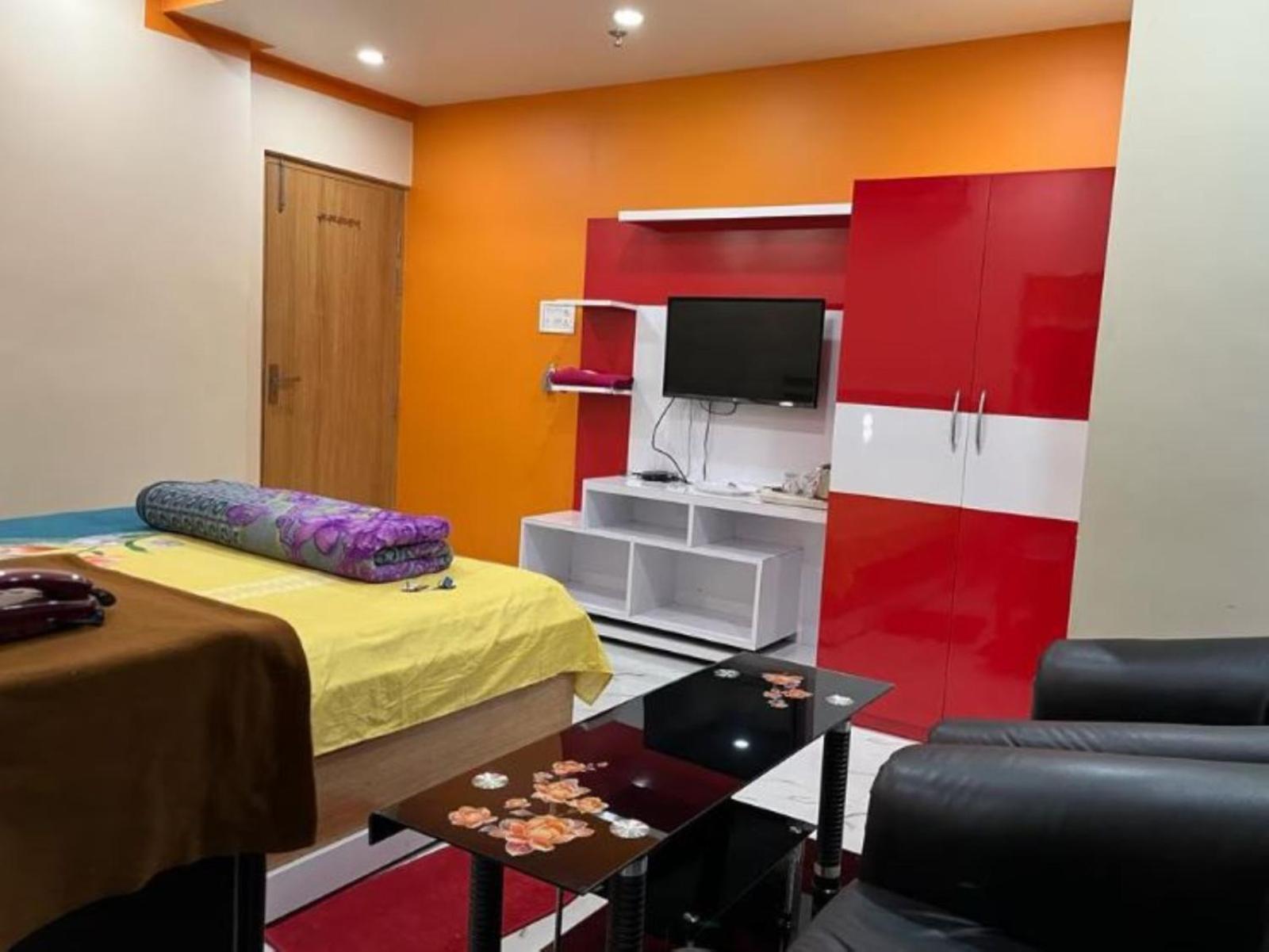 Anurag Palace Best Hotel In アガルタラ エクステリア 写真