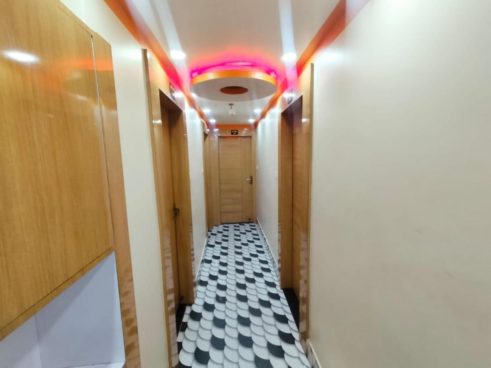 Anurag Palace Best Hotel In アガルタラ エクステリア 写真